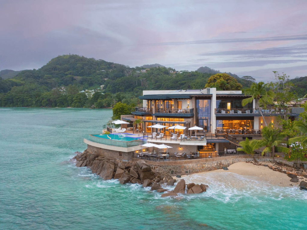 17 دولة تمنح تأشيرة عند الوصول لسكان الإمارات يجب أن تعرفها